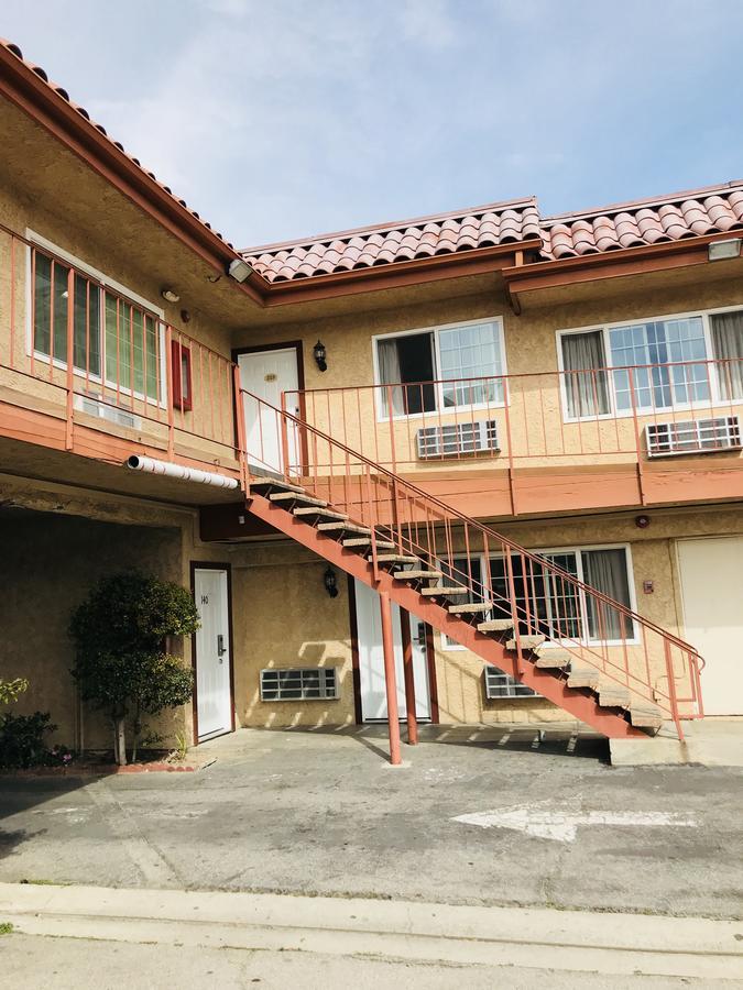 Norwalk Inn & Suites Exterior photo